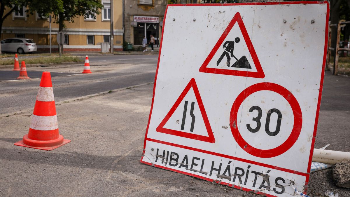 Lezárnak egy fontos fehérvári útszakaszt, több buszjárat is érintett