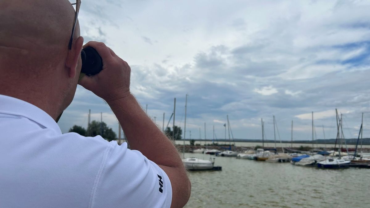 Iszapban rekedt egy nő a Velencei-tóban, azonnal cselekedni kellett