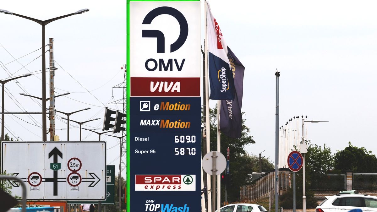 Jó hír az autósoknak: csütörtöktől olcsóbb lehet a benzin és a dízel