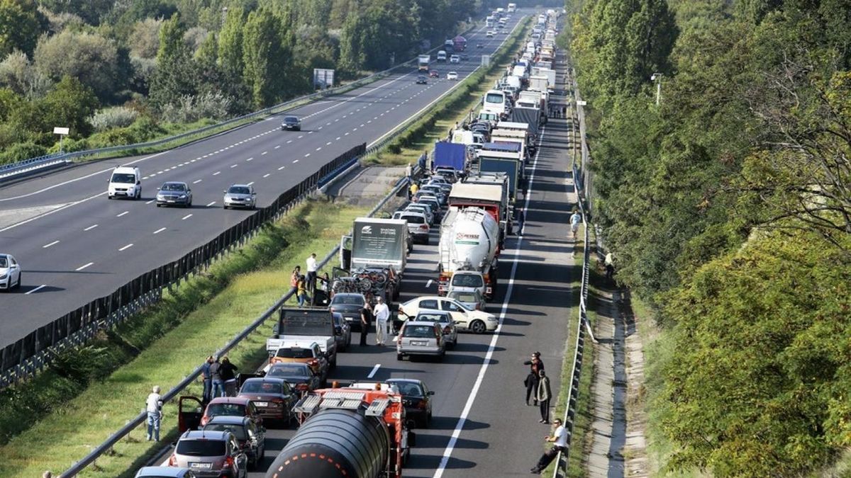 Megakadhat az M7 és az M200 fejlesztése: a kormány döntésére várnak a bankok