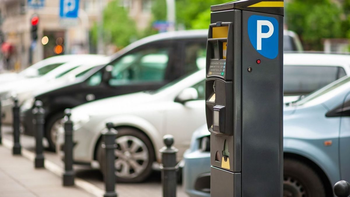 Jön a TNT és Ember Márk is: Itt lehet ingyenesen parkolni Székesfehérváron