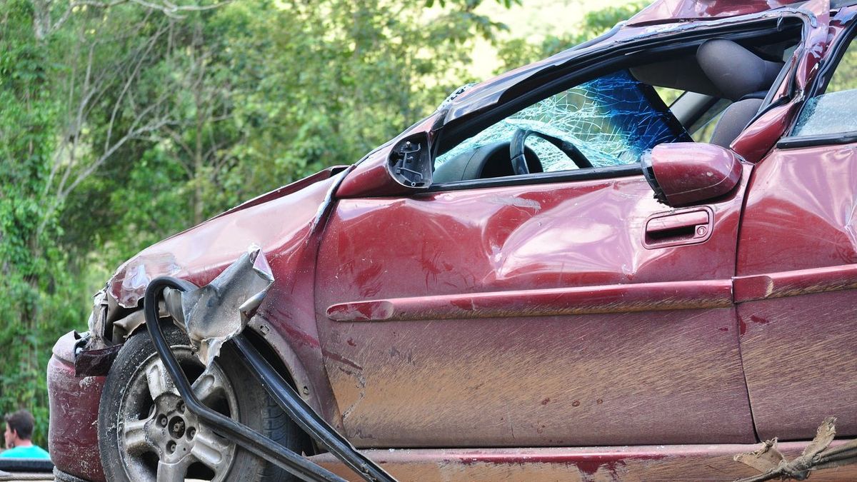 Vigyázat: olaj került az útra a 7-es főúton, súlyos baleset történt