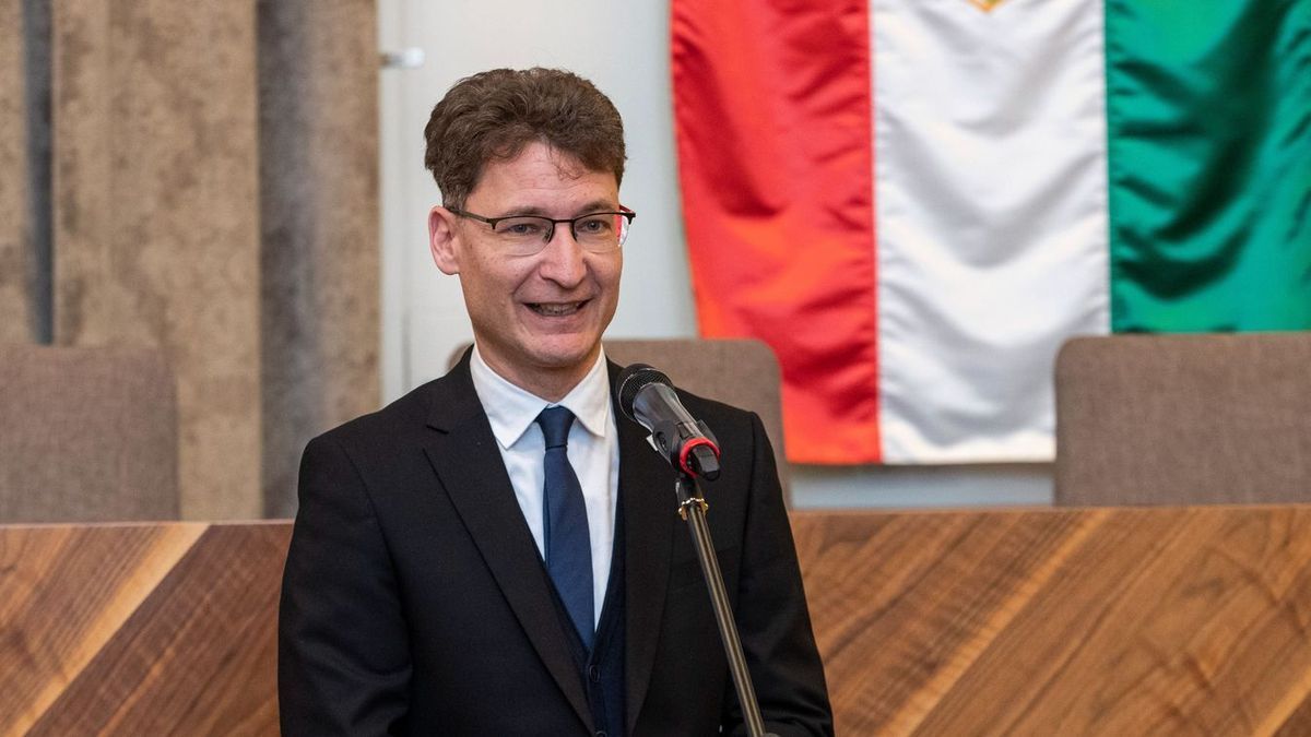 Cser-Palkovics Andrást kérdezték a fehérváriak – a Viditől az M200-ason át az uszodáig minden előkerült