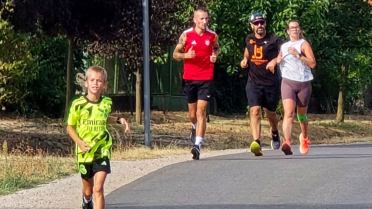 Egy kislányért futott és sütött egy egész falu – példaértékű összefogás Sáregresen