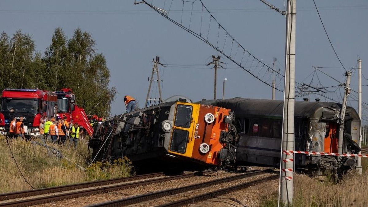 Betonkeverővel ütközött és kisiklott a 120 utast szállító InterCity – halálos áldozat is van