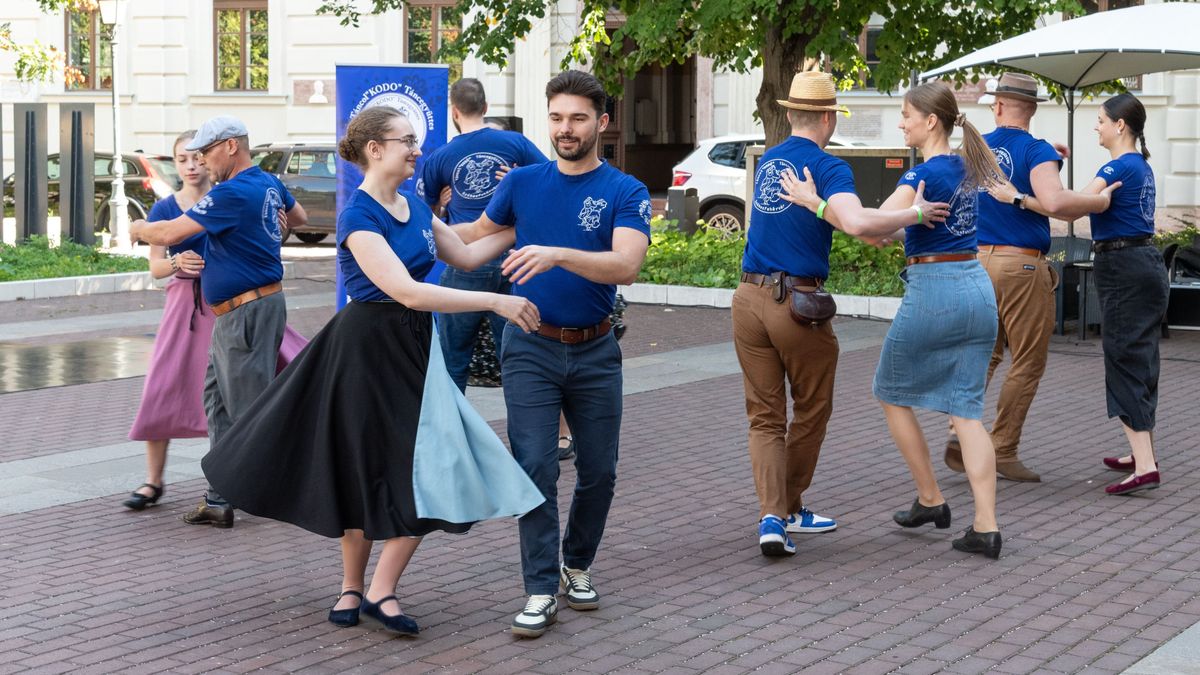Egy kis időre bárkiből lehetett festőművész vagy táncos (galéria)