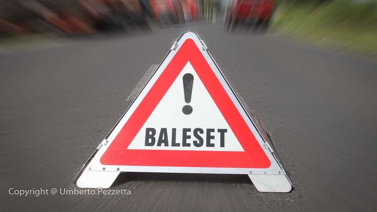 Szalagkorlátnak ütközött egy autó az M7-esen, Velencénél