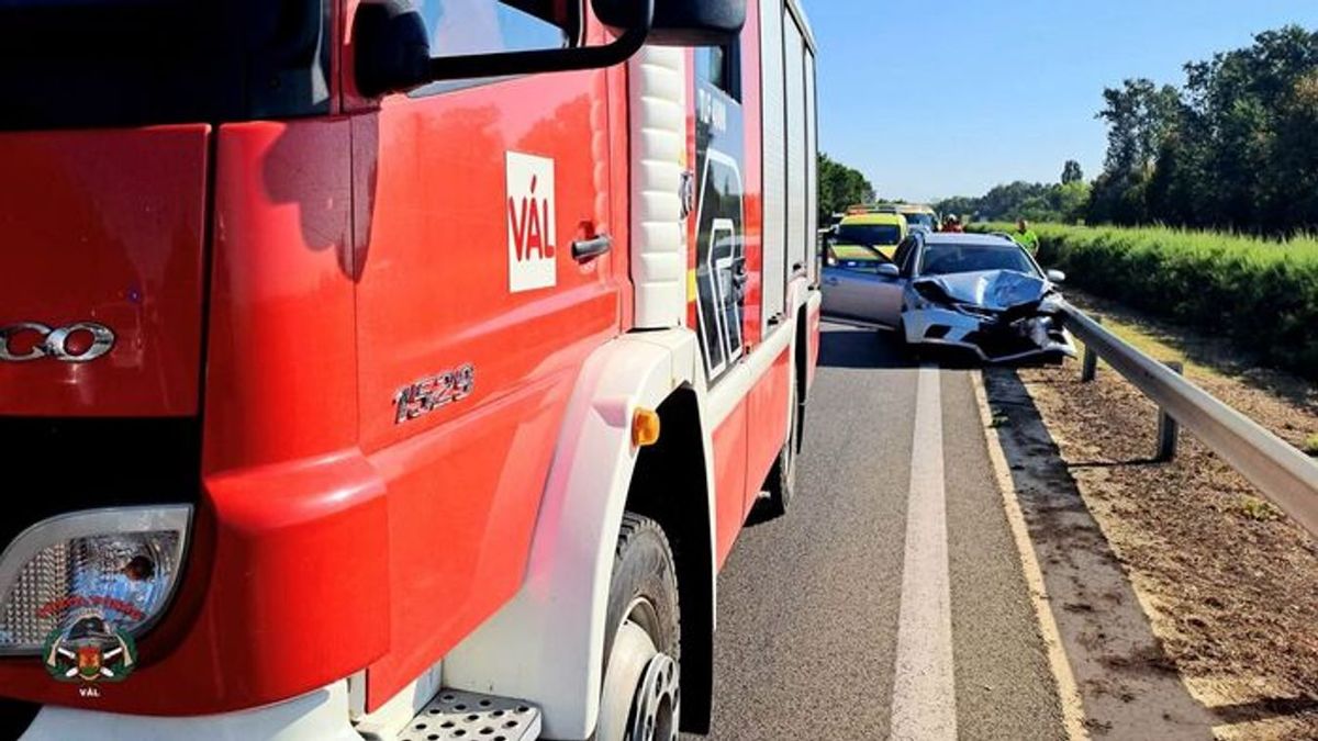 Csattanás az M7-esen: mentőt is riasztani kellett