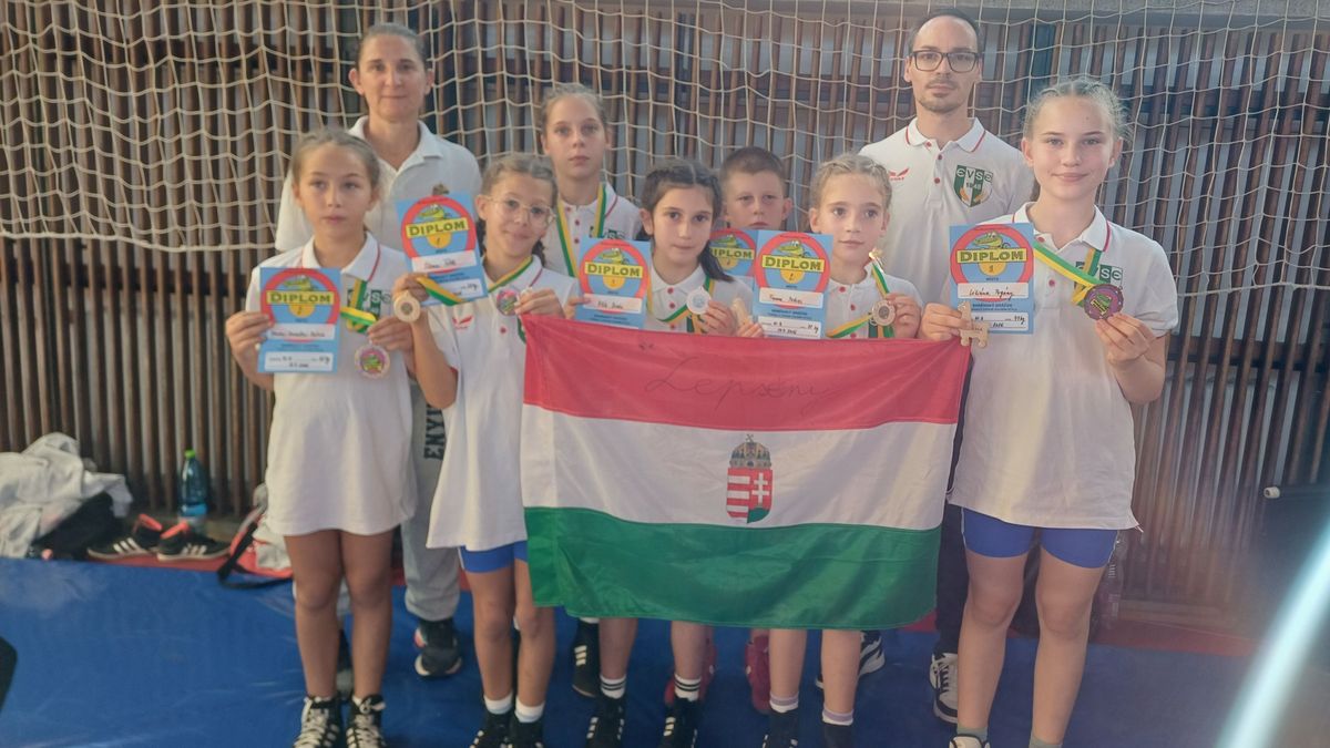 Három aranyéremmel tértek haza Csehországból a lepsényi birkózók