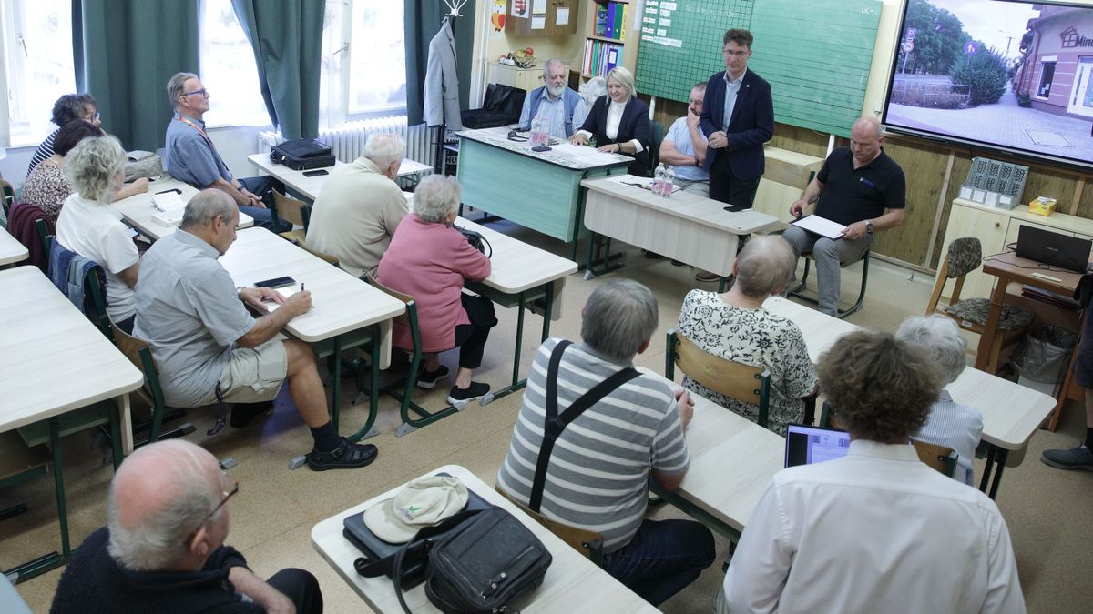 Nem maradtak válasz nélkül a lakók, sorra kerültek a környék problémái (galéria)