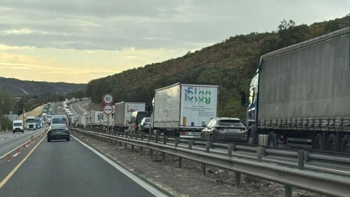 Mi történt? Szirénázó autók és 15 kilométeres dugó az M1-esen