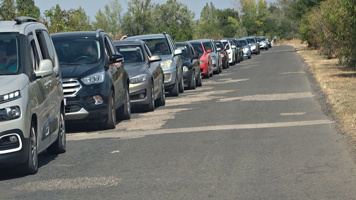 A városhatártól Börgöndi reptérig áll a sor – ezt kérik a Légiparádé szervezői