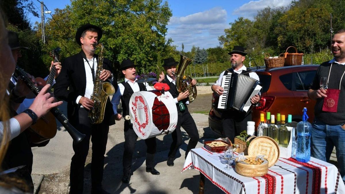 Murci királyt és királynőt választanak, ingyenes borkóstoló is várja a vendégeket Adonyban