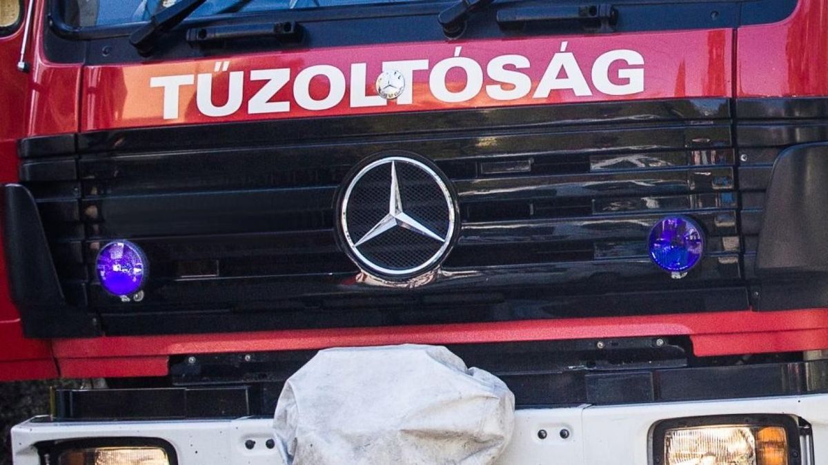 Lakóház és melléképület is lángra kapott Csőszön, három vízsugárral oltottak a tűzoltók