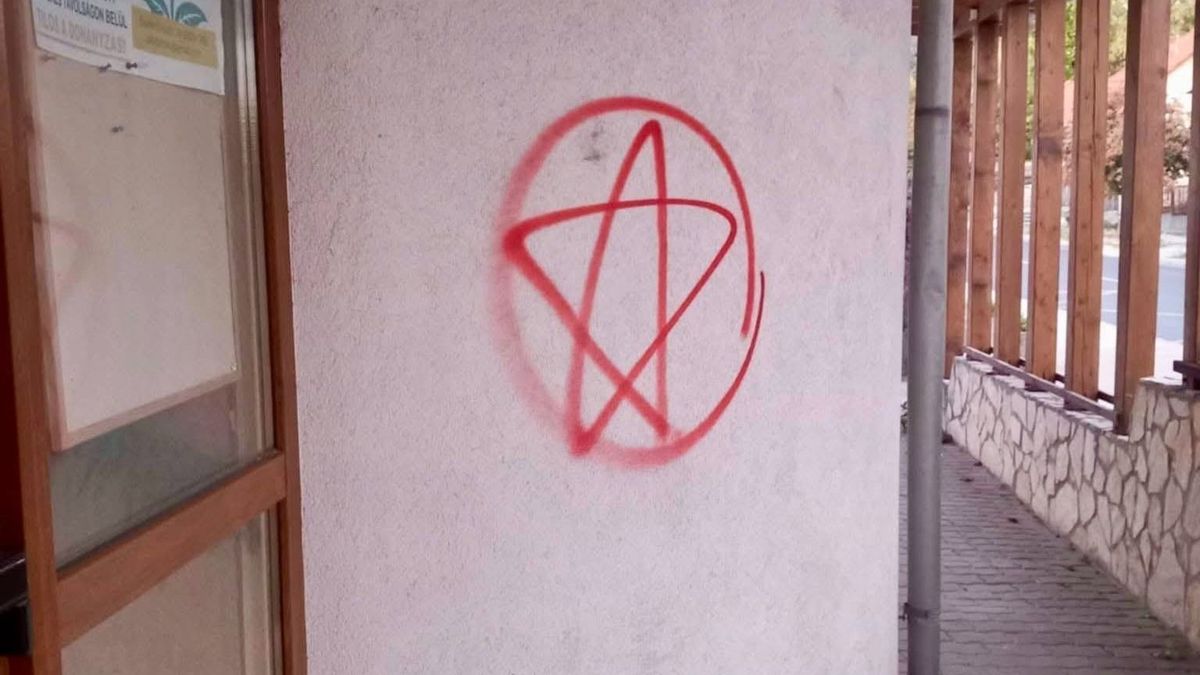 Egy emberként csaptak le a csókakőiek a sátánista falfirkálóra