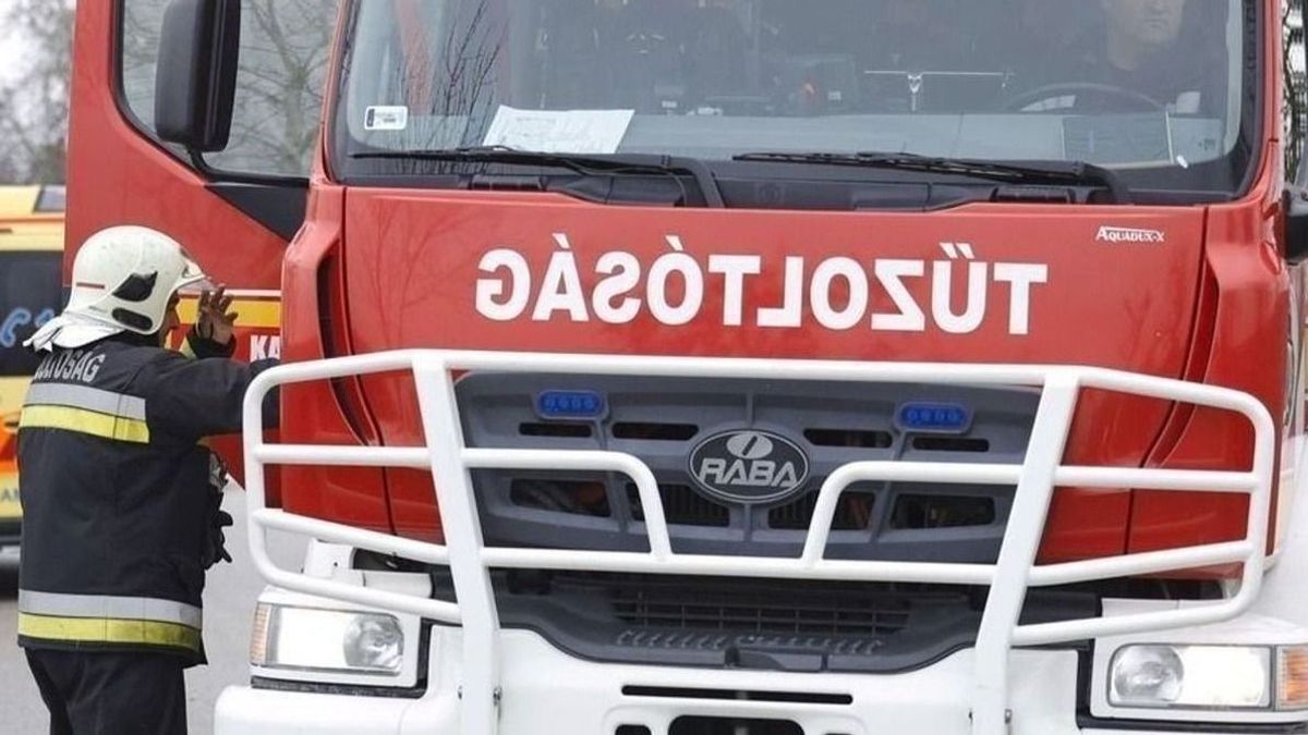Kigyulladt egy traktor a 7-es főúton, forgalomkorlátozásra kell számítani