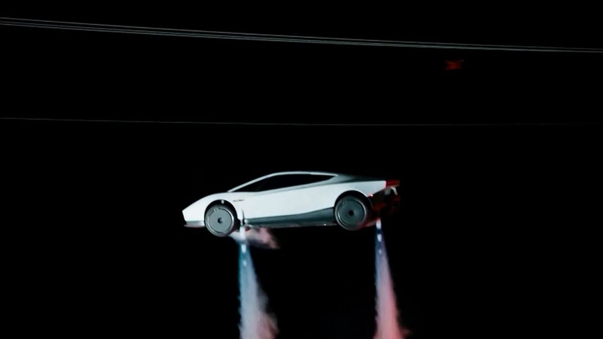 Felszállt a levegőbe Elon Musk autója: a Tesla új sportkocsija rakétaként repülhet + videó