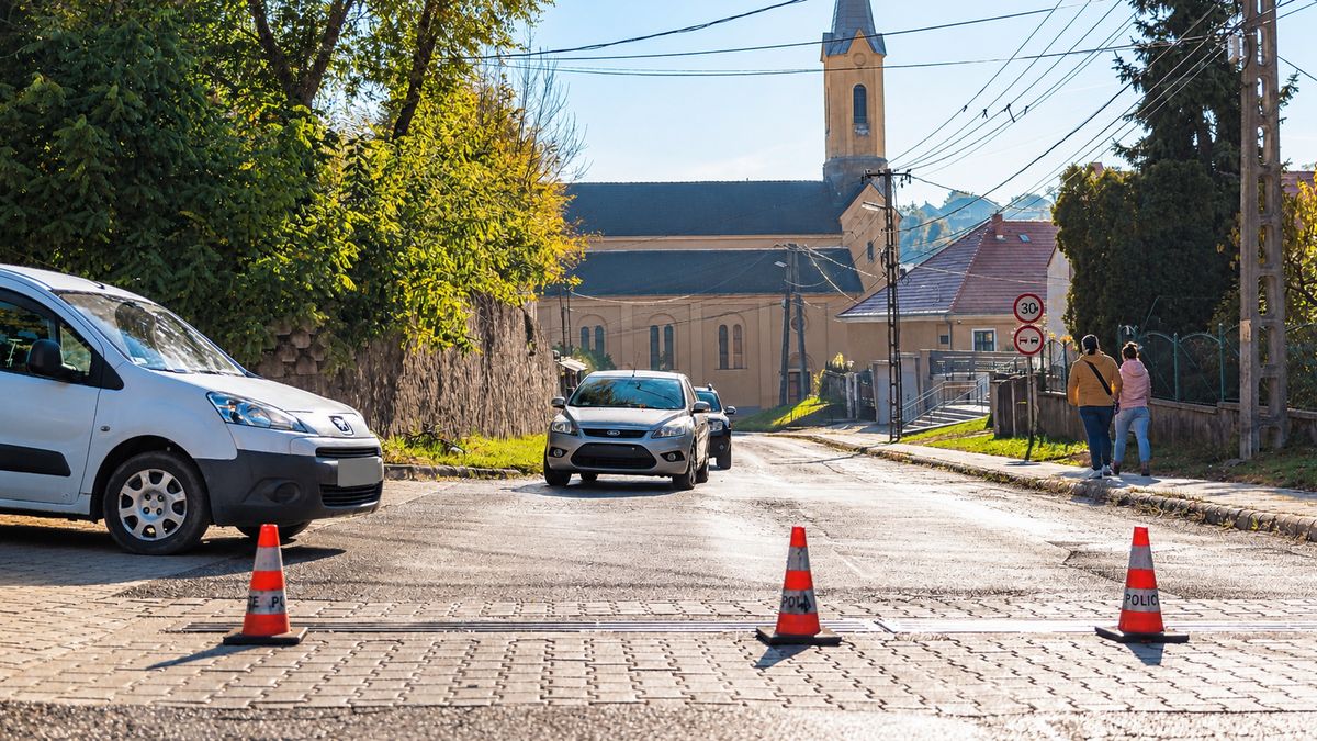 Egyirányú lesz az egyik utca a temetőnél a hétvégén +videó